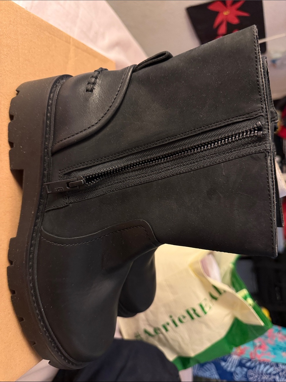 Ugg - Picture 2 of 7